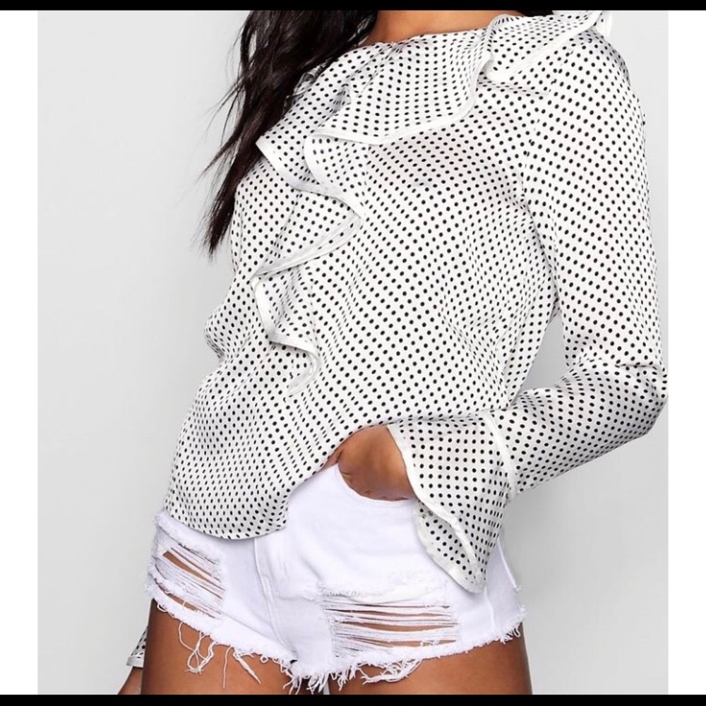 Boohoo Polka dot ruffle blouse